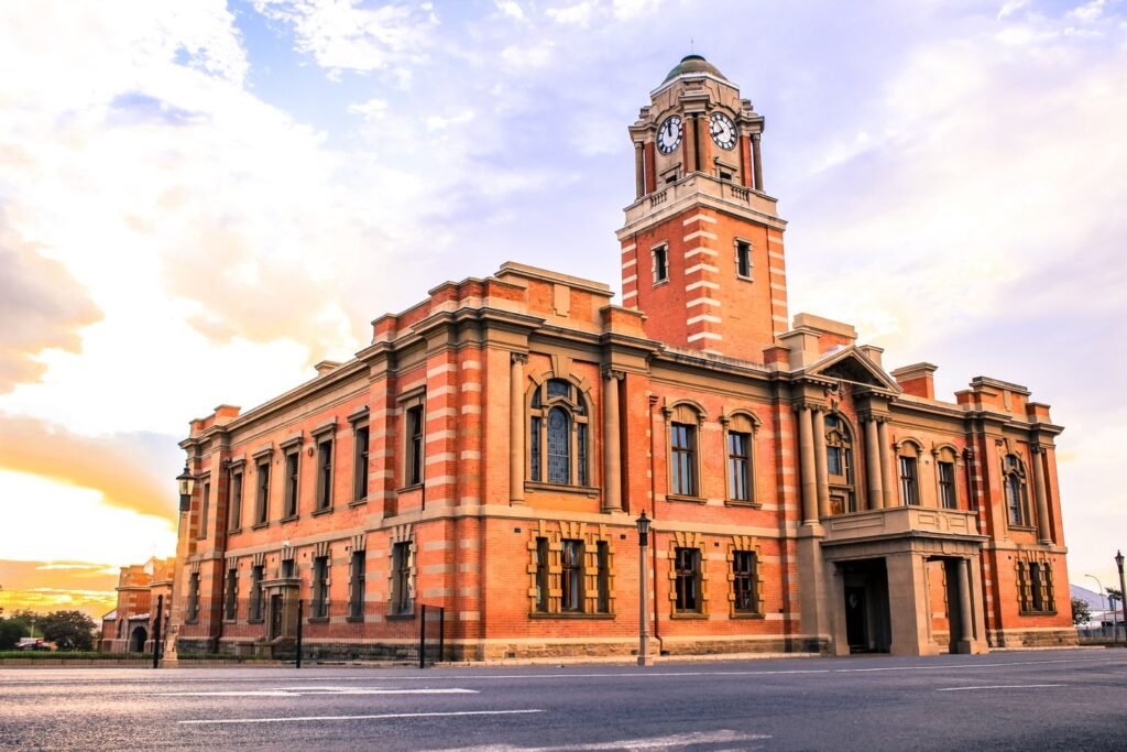 Het stadhuis van Amersfoort, waarvoor je er terechtkunt